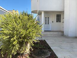 Spacious Chic Residence