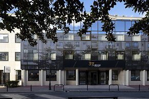 37 Lodge La Défense Courbevoie