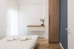 Central C&P Minimal Apartment