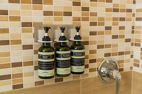 Large Filippini residence a few meters from the Arena