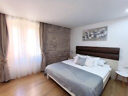 Rialto Luxury Apartment