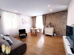 Rialto Luxury Apartment