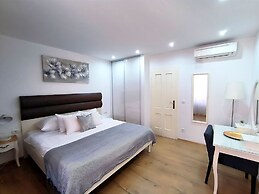 Rialto Luxury Apartment