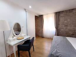 Rialto Luxury Apartment