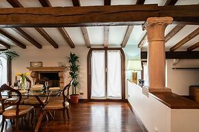 Prestigious Residence Brà with a turret overlooking Verona