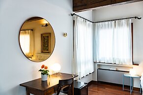 Prestigious Residence Brà with a turret overlooking Verona