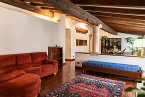 Prestigious Residence Brà with a turret overlooking Verona