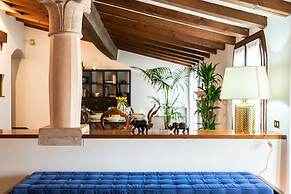 Prestigious Residence Brà with a turret overlooking Verona