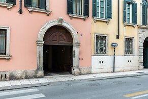 Prestigious Residence Brà with a turret overlooking Verona