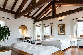 Prestigious Residence Brà with a turret overlooking Verona