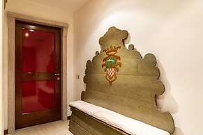 Prestigious Residence Brà with a turret overlooking Verona