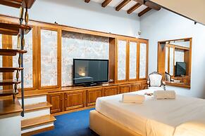 Prestigious Residence Brà with a turret overlooking Verona