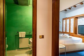 Prestigious Residence Brà with a turret overlooking Verona