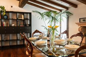 Prestigious Residence Brà with a turret overlooking Verona