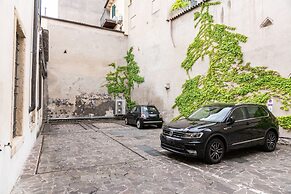 Prestigious Residence Brà with a turret overlooking Verona