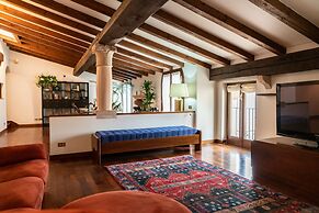 Prestigious Residence Brà with a turret overlooking Verona