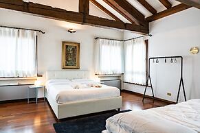 Prestigious Residence Brà with a turret overlooking Verona