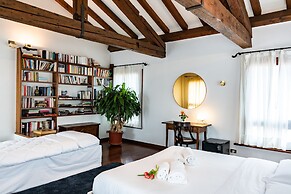 Prestigious Residence Brà with a turret overlooking Verona