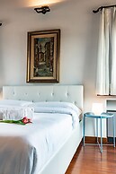 Prestigious Residence Brà with a turret overlooking Verona