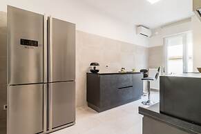 Grey Pearl in Prato della Valle