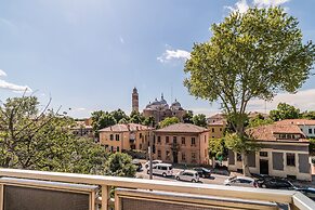 Grey Pearl in Prato della Valle