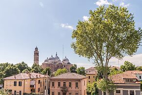 Grey Pearl in Prato della Valle