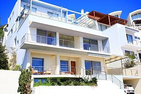 Seafront home 4' walk to private beach