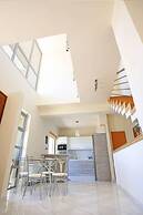 Seafront home 4' walk to private beach