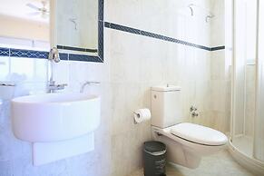 Seafront home 4' walk to private beach