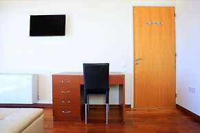 Seafront home 4' walk to private beach