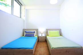 Seafront home 4' walk to private beach