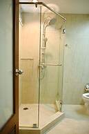 JJ Suites - Your Home on 11