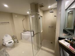 JJ Suites - Your Home on 11