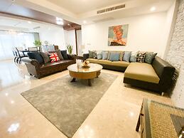 JJ Suites - Your Home on 11