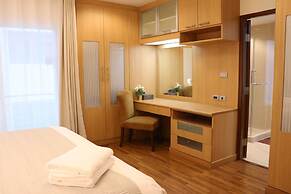 JJ Suites - Your Home on 11