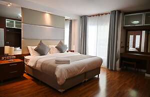 JJ Suites - Your Home on 11