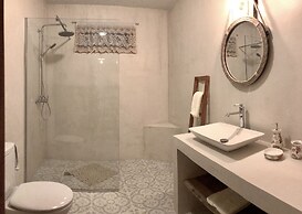 Rose Traditional House