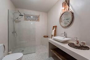 Rose Traditional House