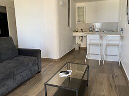 Dali Suites - Adults Only