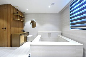 Brown-Dot Hotel Gwangyang Deokrye
