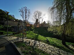 Vanatun Monastery Stay