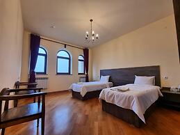 Vanatun Monastery Stay