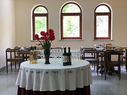 Vanatun Monastery Stay