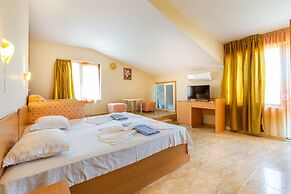 Family Studio in Dafinka Guest House
