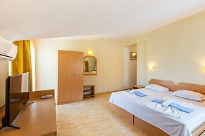 Family Studio in Dafinka Guest House