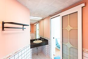 ShengZheng LaCave Apartment(Shenzhen Convention & Exhibition Center)  