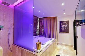 Spanish Diamond Luxury Suites & Jacuzzi