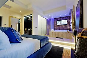 Spanish Diamond Luxury Suites & Jacuzzi