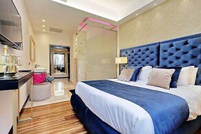 Spanish Diamond Luxury Suites & Jacuzzi