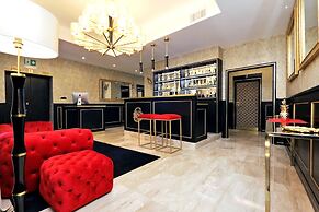 Spanish Diamond Luxury Suites & Jacuzzi